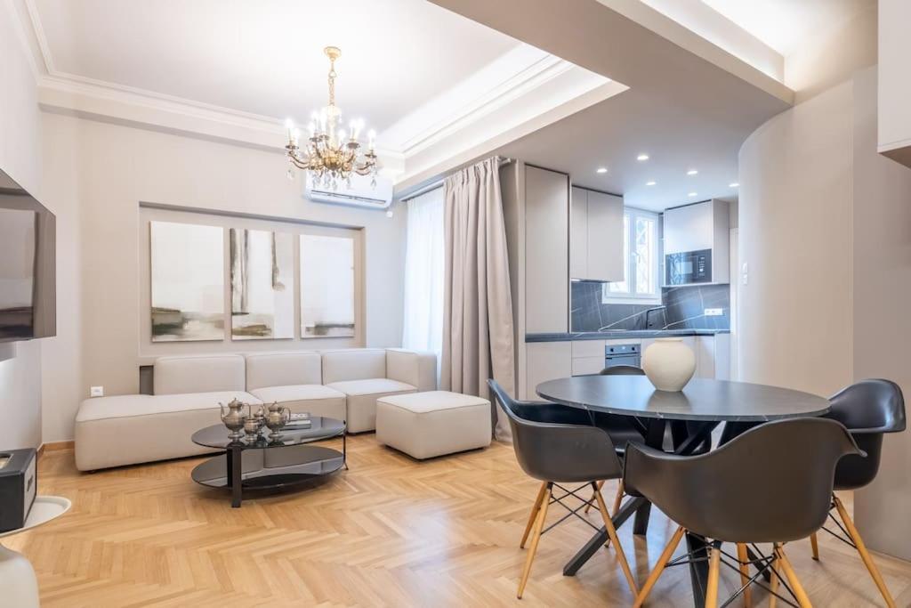 Urban Elegance In Kolonaki Apartment *