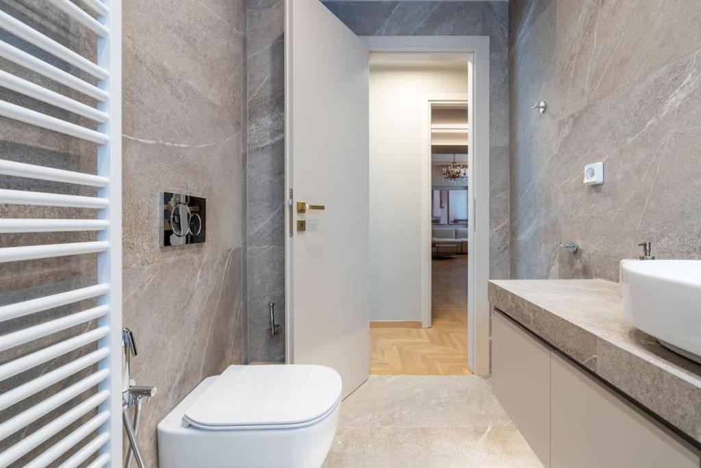 Urban Elegance In Kolonaki Apartment